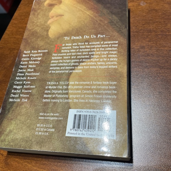 Kiss Me Deadly: 13 Tales of Paranormal Love Edited by Trisha Telep (paperback) - Picture 2 of 5